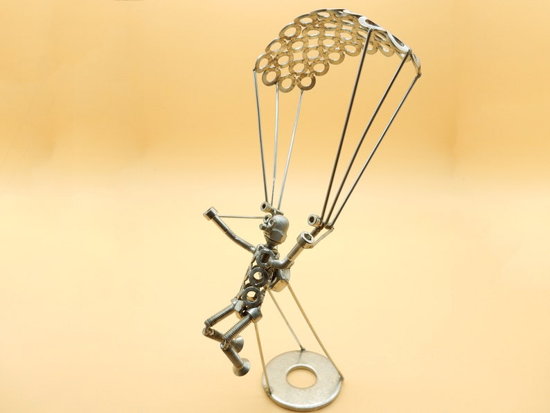 parachutiste parachute cadeau parachute lancement parachutiste officiel parachutiste brevet Art métal sculpture en métal ferraille image 3