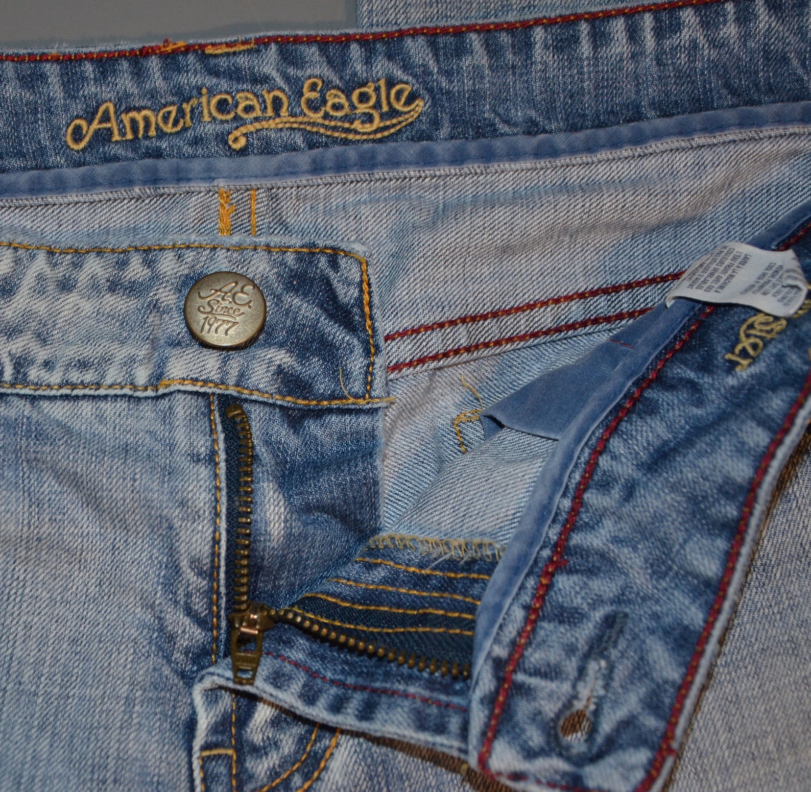 low waisted baggy jeans y2k