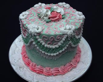 Pastel de flecos falsos de 6 pulgadas en color rosa y verde hielo cristalino