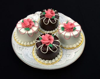 Chocolate and White Rosette Mini-Cakes