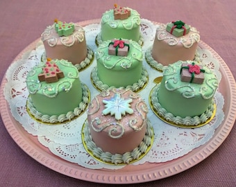 NEW! Fake Santa's Pastel Christmas Mini Cakes