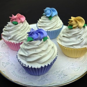 NEW! Sparkling White Rosette Cupcakes