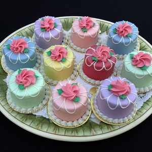 FAKE Pastel Rosette Mini-Cakes