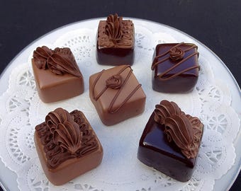 Fake 6 Piece Two Tone Chocolate Candy Squares