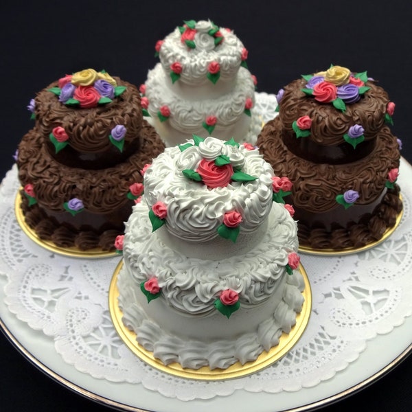 Mini-gâteaux à deux étages en blanc ou au chocolat