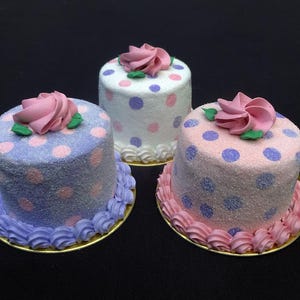 NEW! Dotted Fake Mini Cakes in 3 Colors