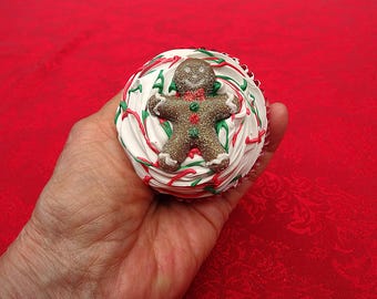Christmas Gingerbread Cupcake Display | Red Green White Faux Dessert
