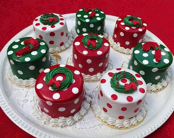 Dotted Christmas Fake Mini Cakes