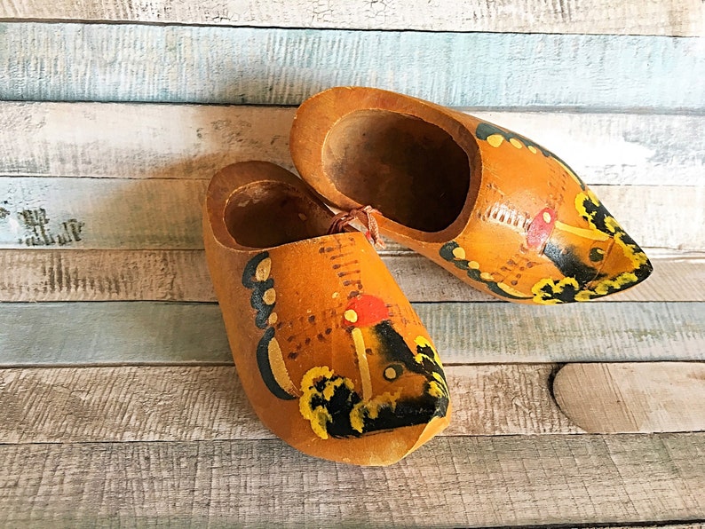 Vintage Wood Shoes, Dutch Shoes, Wood Shoes, Vintage Holland, Holland Wood Shoe, Holland Souvenir, Wood Shoe Figurine, Holiday Gift, Wood Vintage Wood Shoes, Dutch Shoes, Wood Shoes, Vintage Holland, Holland Wood Shoe, Holland Souvenir, Wood Shoe Figurine, Holiday Gift, Wood