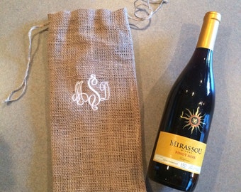 Embroidered monogrammed burlap wine bag! Great wedding, engagement, thank you, housewarming gift! Choose monogram color and style!