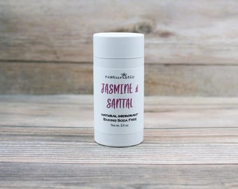 Może przedstawiać: Biały sztyft dezodorantu z tekstem "Naturistlo Jasmine & Santal Naturalny dezodorant Bez sody oczyszczonej Waga netto 2,6 oz."