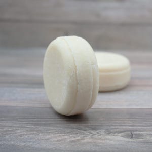 MANUKA MILK & BERGAMOT Honey - Shampoo Bar with Pro Vitamin B5, Natural Fragrance, Essential Oils, Herbal Extracts, Sulfate Free, Zero Waste