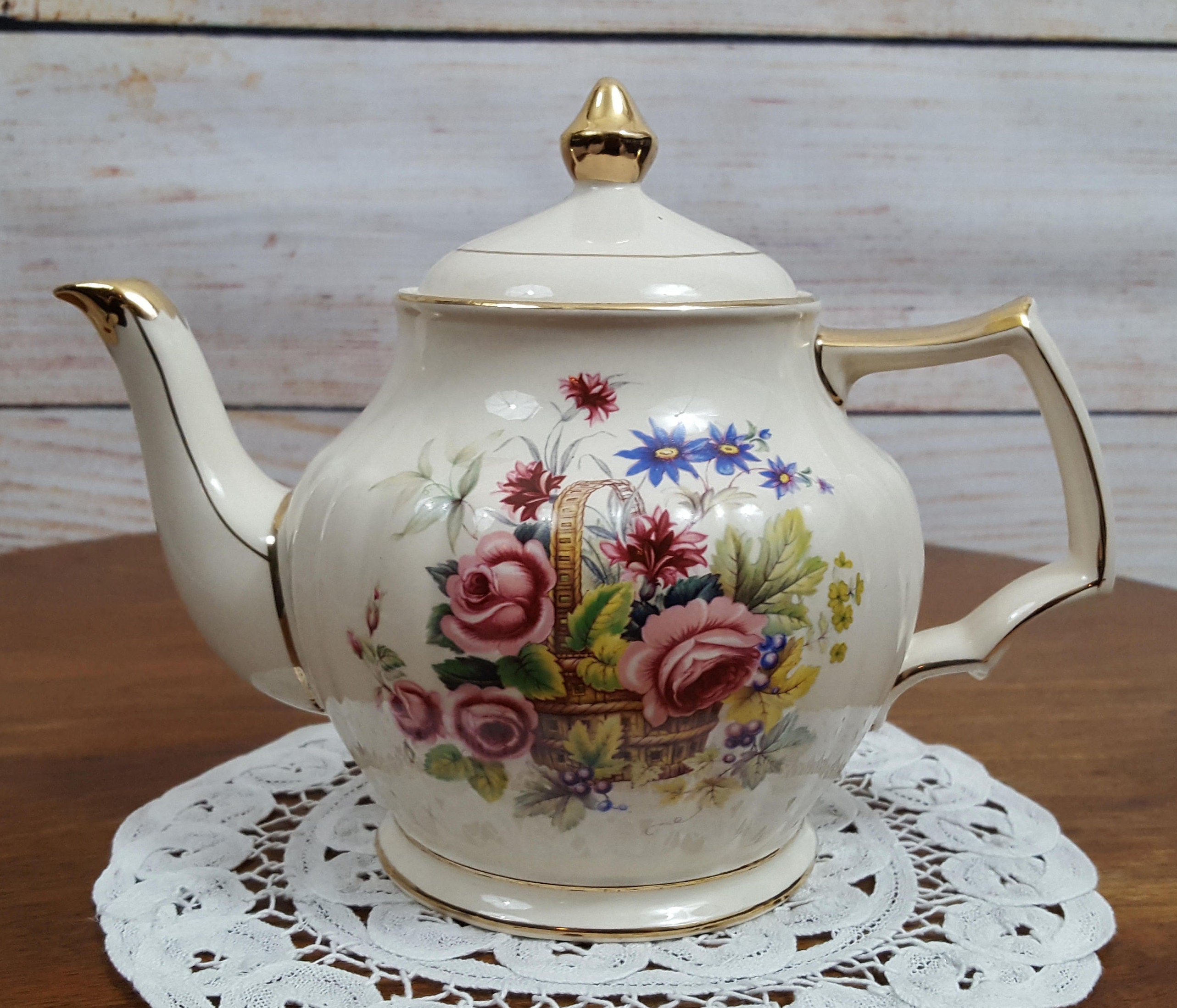 Vintage Sadler Teapot, Pink Rose Bouquet in a Basket, Gold Gilding