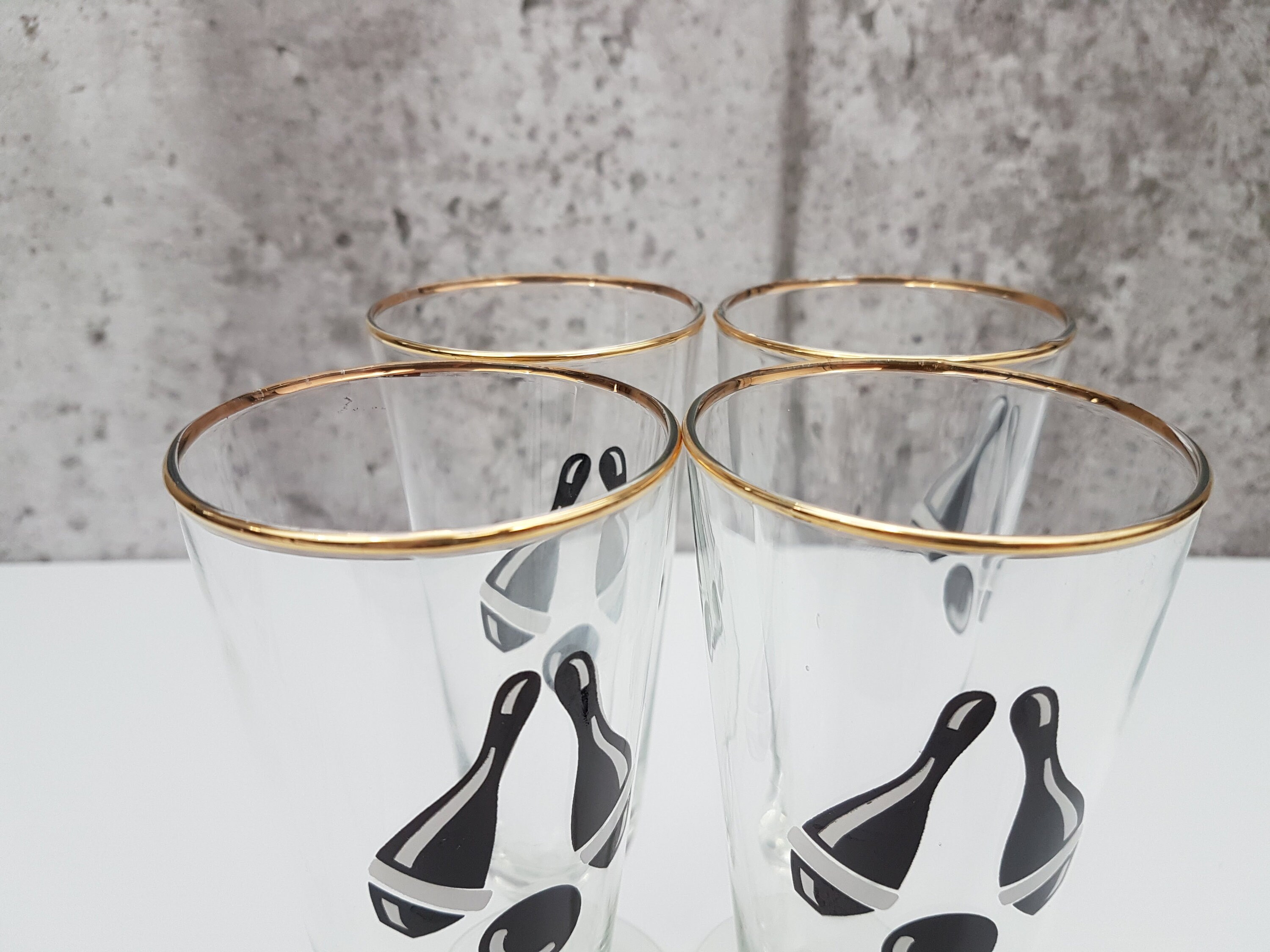 Bowling Footed Pilsner/Beer Clear GlassesSet of 4, Black and White