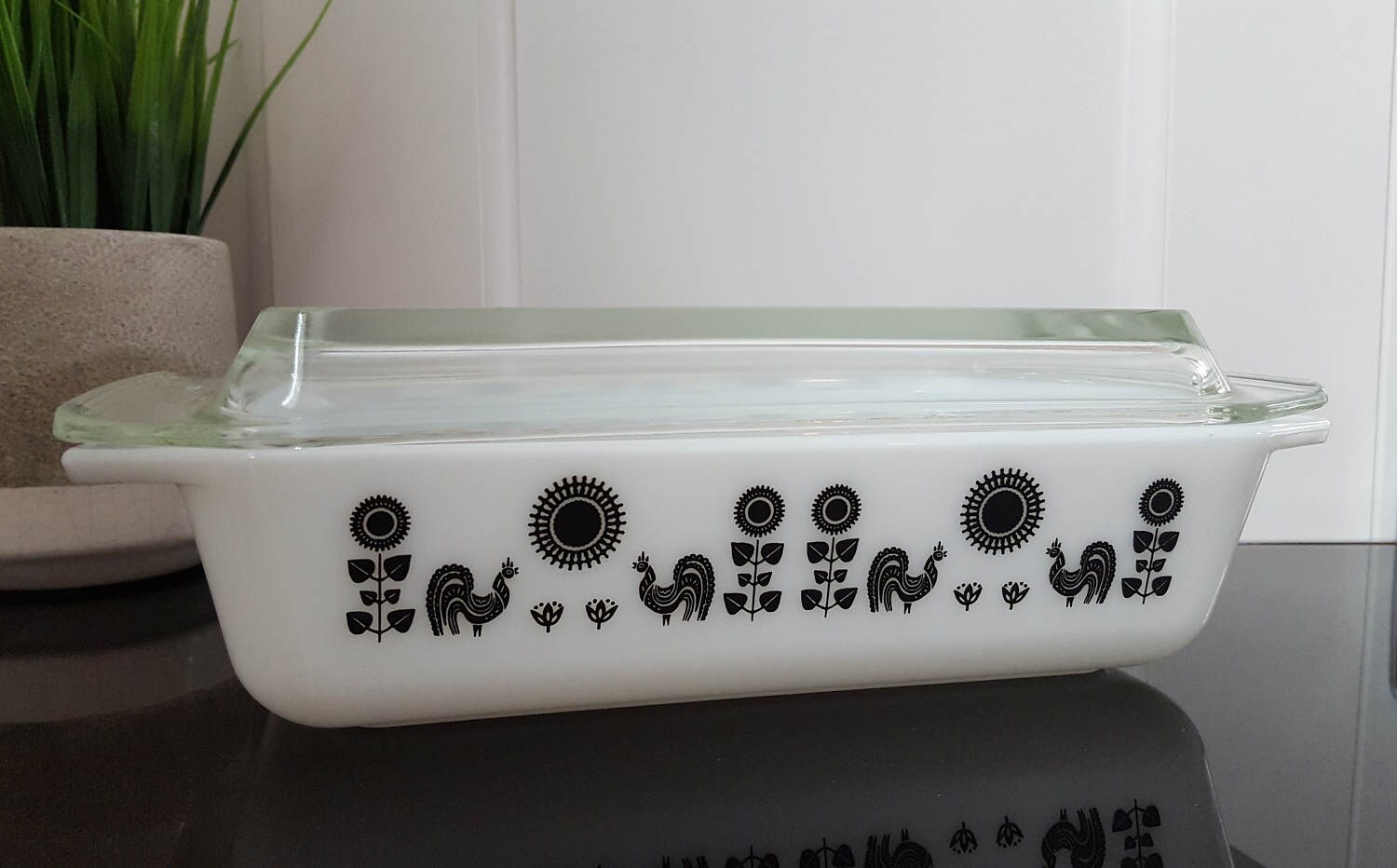 Mid Century Black Rooster Pyrex Space Saver, Oblong 2 Quart Casserole