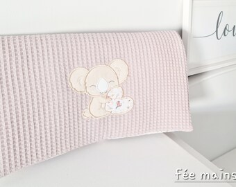 Matelas à langer bébé nomade avec une poche et un lange en éponge de bambou et nid d'abeille marron  "Petit koala" Fabrication française .