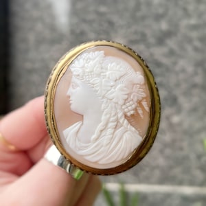 Antique Pinchbeck Victorian Ladies Portrait Cameo Brooch