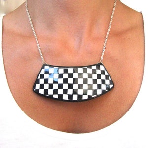 Halskette Halskette Schwarz Weiß Halskette Statement Halskette Geschenk Geometrisch schwarz weiß Halskette Halskette Bib Schmuck Geometrischer Schmuck Frauen Halskette