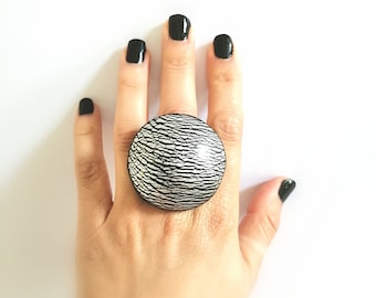 Grande grande bague inhabituelle faite à la main Bague en argent noir festival réglable pour sa déclaration de cocktail Bague moderne pour les femmes Idée cadeau d’anniversaire