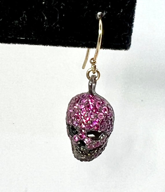 Ruby skulls set in Blackened Sterling Silver on 1… - image 3