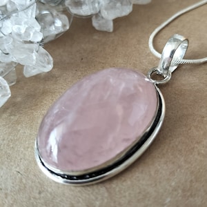 Colgante de cuarzo rosa, collar de cuarzo rosa, cristal de cuarzo rosa, joyería de cuarzo rosa, la piedra del amor, joyería de cristal, ideas de regalo para ella