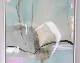 Ambiente veraniego, pintura abstracta, verano, azul claro, blanco, pastel, gris, rosa, en un marco con espacio de sombra, líneas delicadas de Beate Frieling