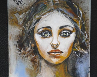 Retrato de mujer, rostro joven, ojos verdes, líneas finas, natural, con plata de Beate Frieling