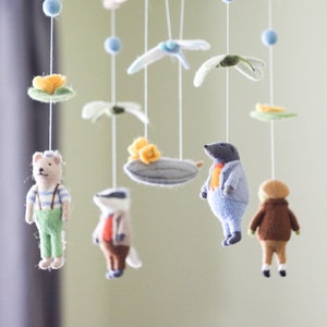 Wind in the Willows Felt Baby Mobile, Baby Mobile Woodland, Baby Crib Mobile, Cot mobile, Baby Shower Gift, Forest Animal Baby Mobile