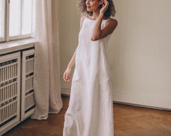Robe longue minimaliste en lin blanche : robe bohème à fines bretelles avec poches