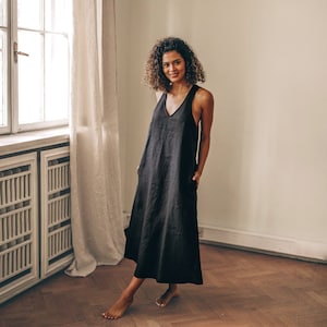 Zomer linnen jurk, mouwloze linnen jurk met zakken, eenvoudige linnen jurk voor vrouwen, linnen midi-jurk, zwarte linnen jurk, linnen kleding