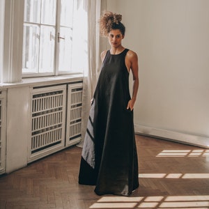 Long and soft, this maxi dress is made of organic linen that is breathable and pleasant to your body. The elongated cut and the pleat at the back create a beautiful silhouette that will turn heads everywhere you go.