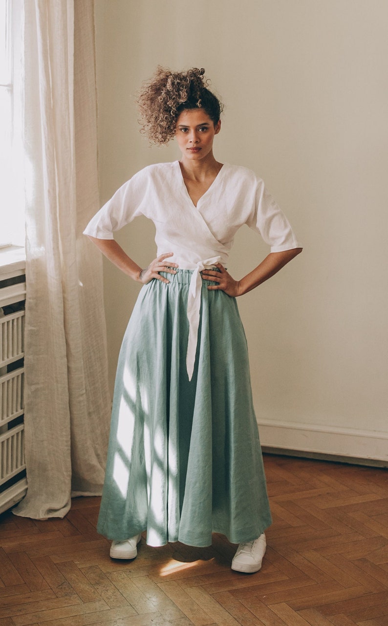 Nothing more feminine than this rich gypsy style skirt that is made of 100% pure linen. This flared midi skirt has a high rise, a waistband and side pockets. Pictured in a dusty turquoise shade here