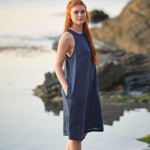 Abito corto in lino da donna, lunghezza al ginocchio, abbigliamento estivo, vestito corto immagine 4