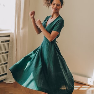 Robe en lin vert foncé avec ceinture et poches, Robe en lin classique pour femme, Robe midi d'été, Robe en lin simple grande taille, Robe en lin élégante image 4