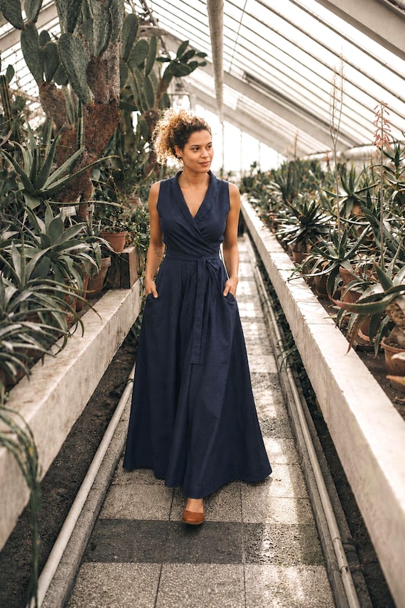 dress and shawl Off Shoulder Back Gown giving it a refined look and a bit of added weight Women's Shawl Collar Dresses |