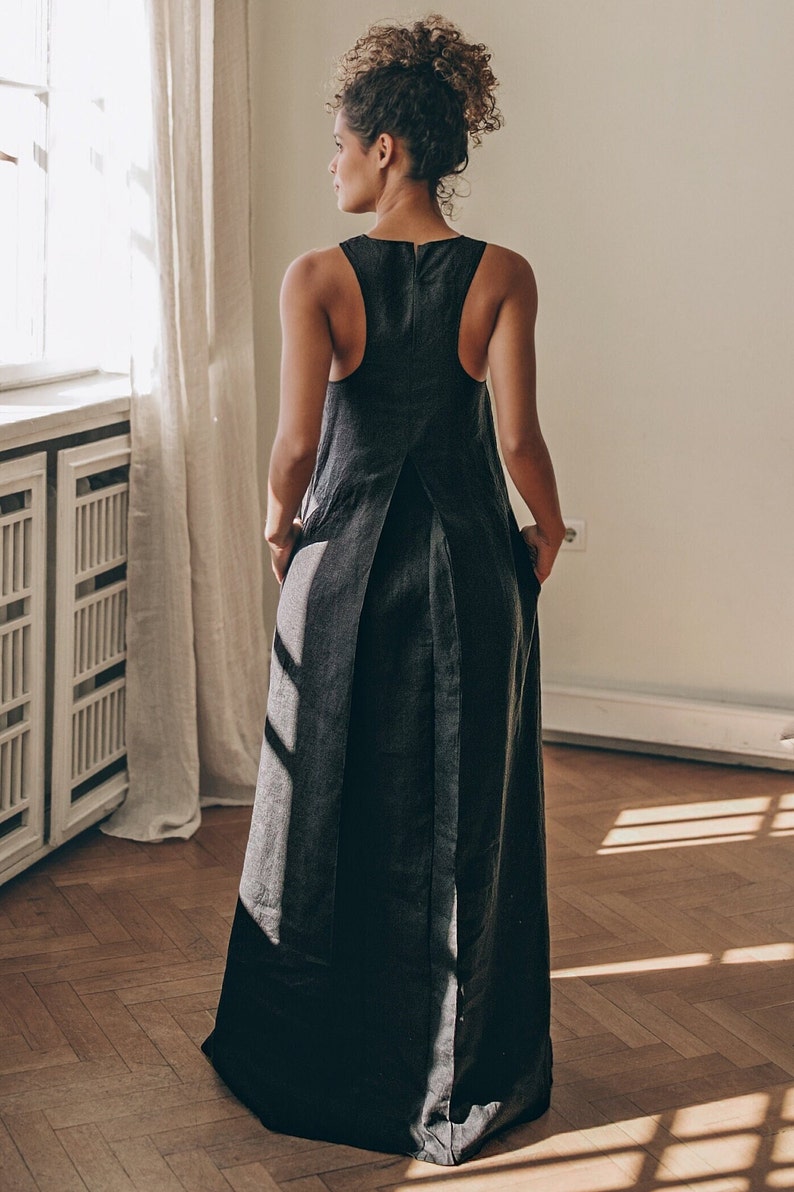Long and soft, this maxi dress is made of organic linen that is breathable and pleasant to your body. The elongated cut and the pleat at the back create a beautiful silhouette that will turn heads everywhere you go.