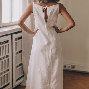 Robe en lin blanche, robe longue en lin, robe en lin simple, robe en lin à fines bretelles, vêtements grande taille, robe en lin femme, vêtements en lin image 3