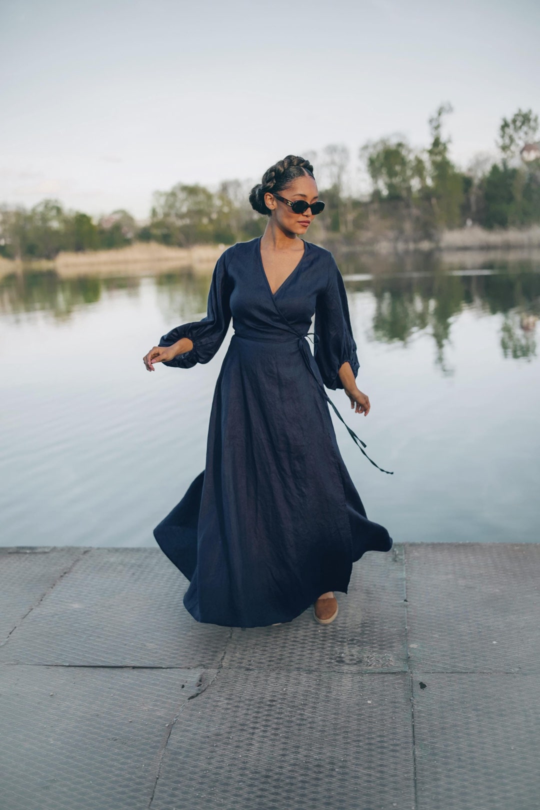 Robe longue en lin bleu nuit, robe portefeuille en lin, robe d'été
