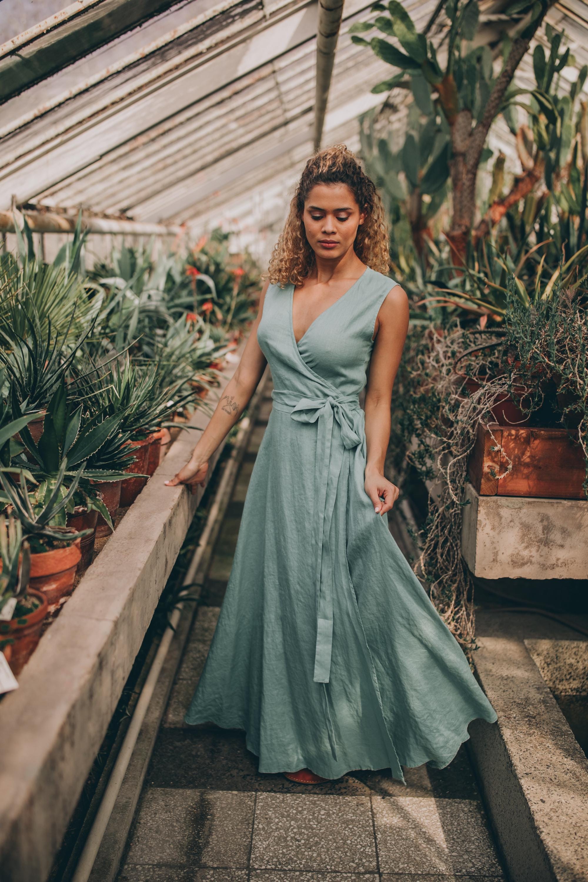 VisibleArt Sleeveless Linen Maxi Dress with Pockets - Summer Tie Waist Elegant Dress, M / Natural VisibleArt Sleeveless Linen Maxi Dress with Pockets - Summer Tie Waist Elegant Dress, M / Natural