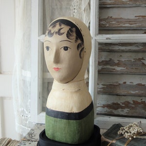Shabby: Vintage quirk / papier-mâché hat head