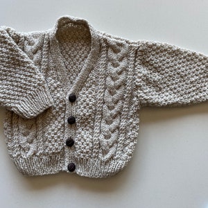 Cárdigan retro &quot;estilo abuelo&quot; tejido a mano 9-12 meses en beige / Café au Lait