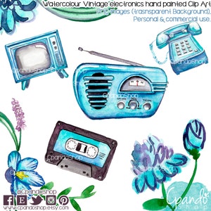 Pode incluir: Ilustra&ccedil;&atilde;o de aquarela de eletr&ocirc;nicos vintage em cores azul e turquesa. O conjunto inclui uma televis&atilde;o, um r&aacute;dio, uma fita cassete e um telefone de disco. A ilustra&ccedil;&atilde;o est&aacute; sobre um fundo branco.