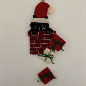 Felt CominDownTheChimneyCat Ornament