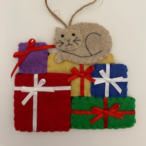 Felt PileO'PresentsCat Ornament