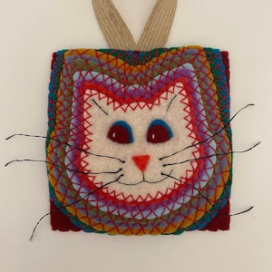 Felt LouisWainInspiredCat Ornament - red