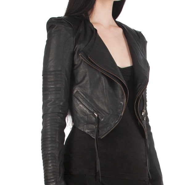 Chaqueta corta de piel de cordero acanalada: Tirador de cremallera fundido a mano, chaqueta de moto de diseño - CHAQUETA CORTA ACANALADA - Chaqueta de cuero para mujer