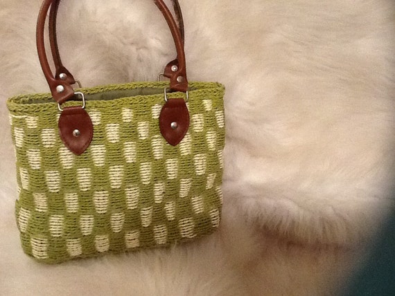Green and cream woven straw purse with leather ha… - image 2
