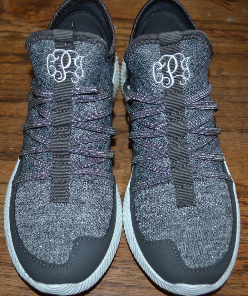 womens gray tennis shoes