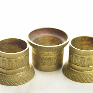 FF 128 Bordben i antik mässing: Fransk reproduktion, 5 cm diameter