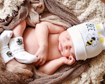 Baby Boy Dinosaur Hat Bib Socks Set Newborn Gift 3 Piece Baby Shower 0-6 Months 